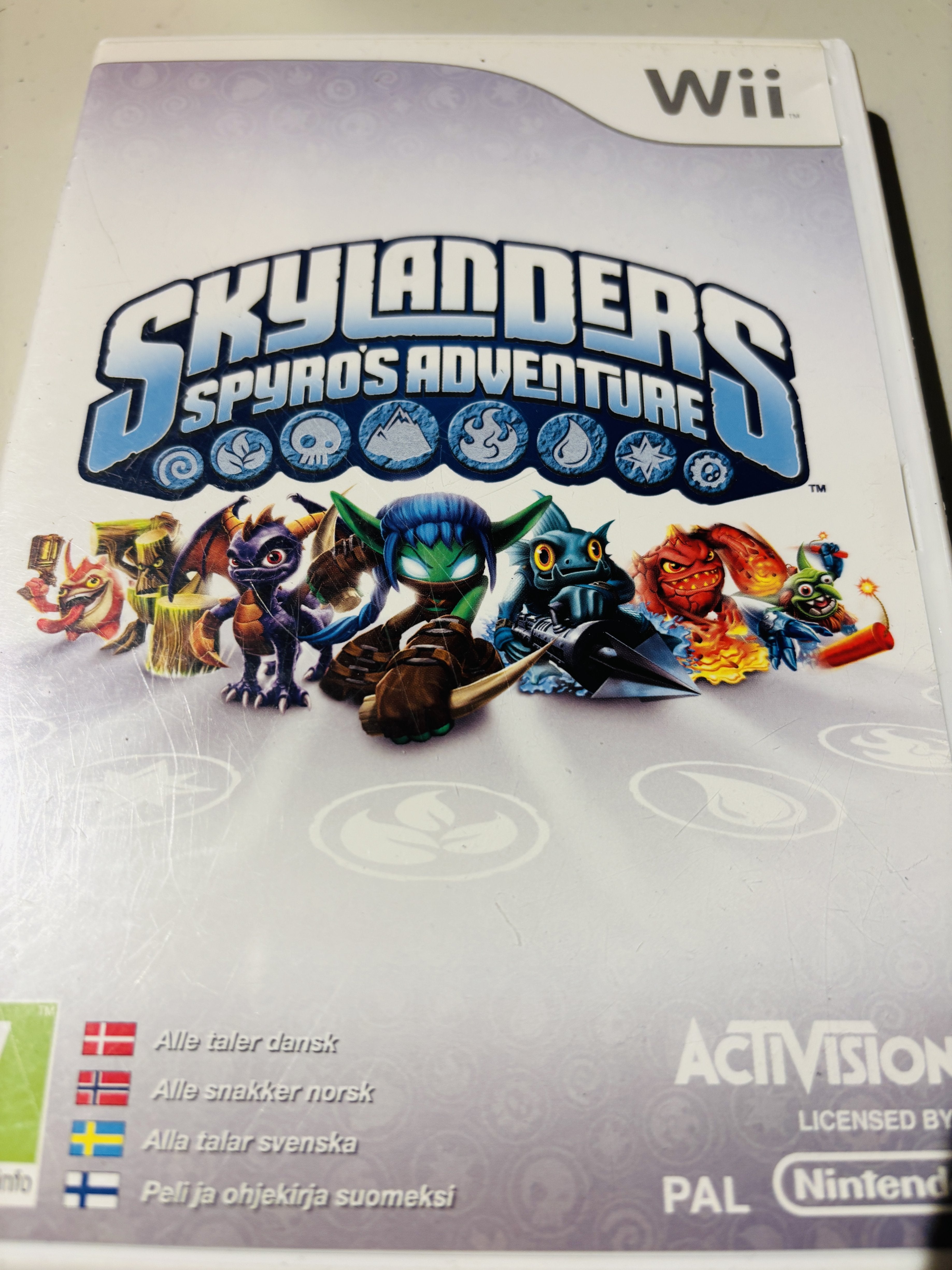 Skylanders: Spyro's Adventure. Wii.