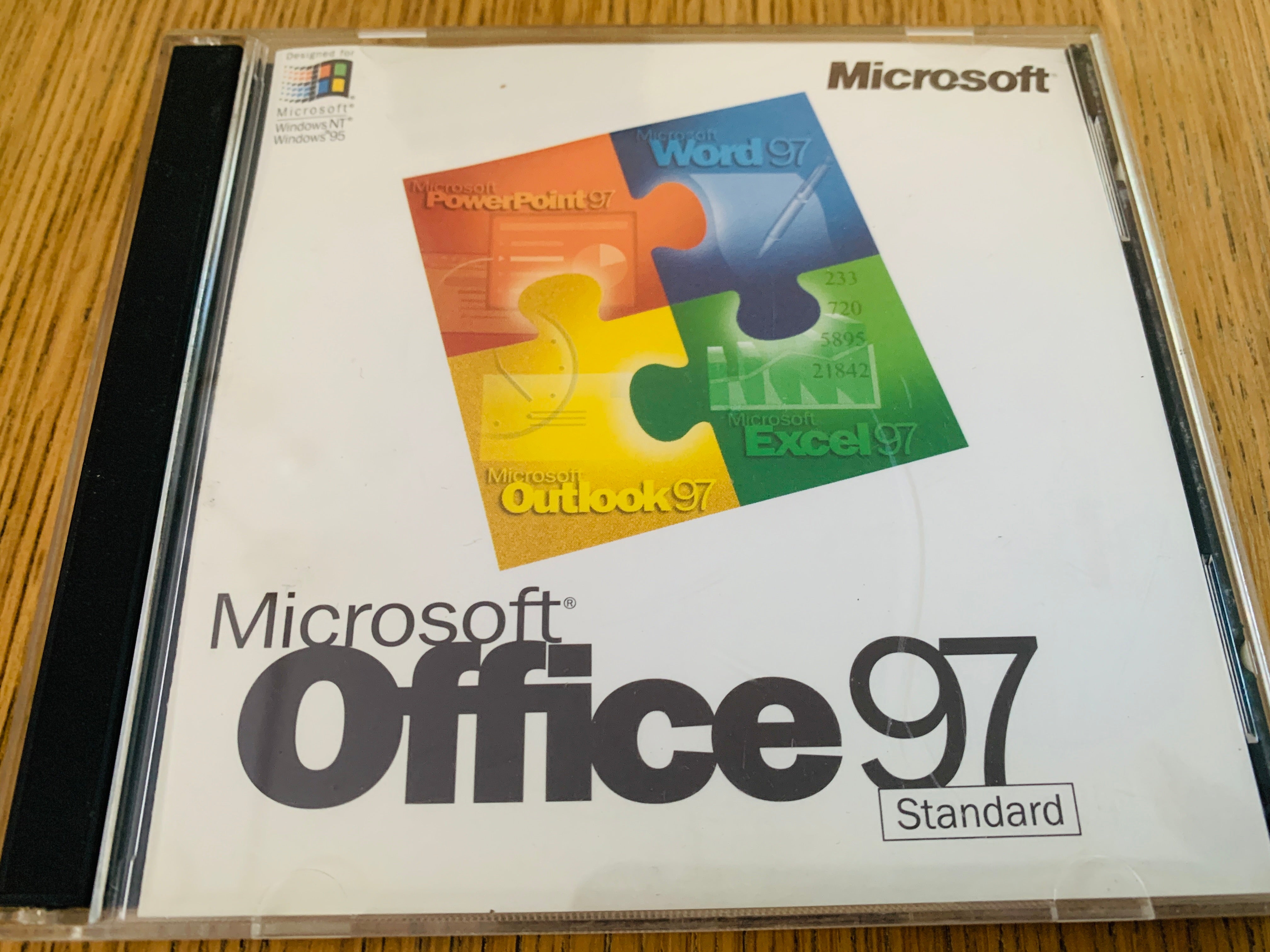 Microsoft Office 97 Standard. PC