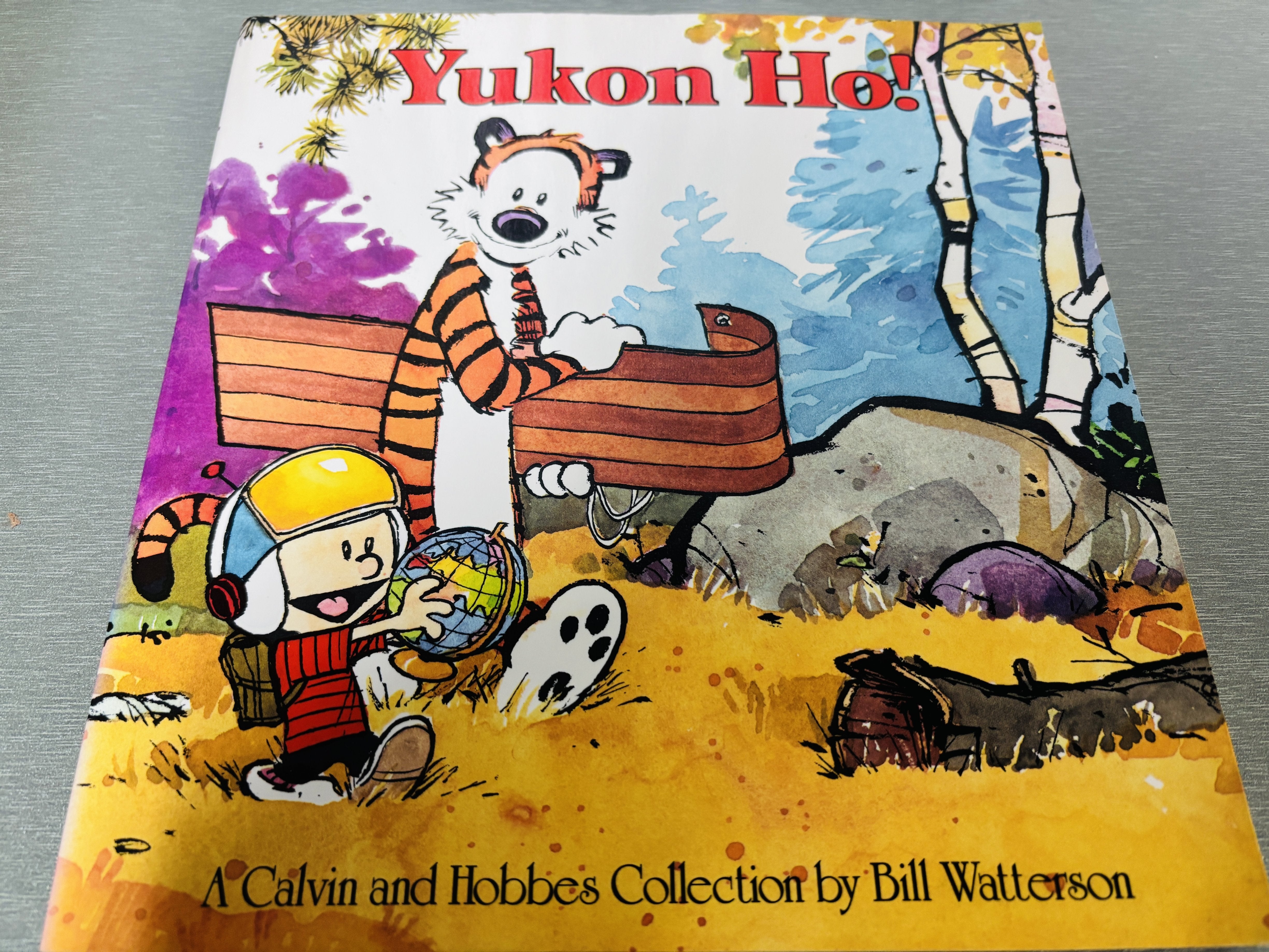 Yukon Ho! – A Calvin and Hobbes Collection by Bill Watterson. 1989. Tegneseriealbum (engelsk).