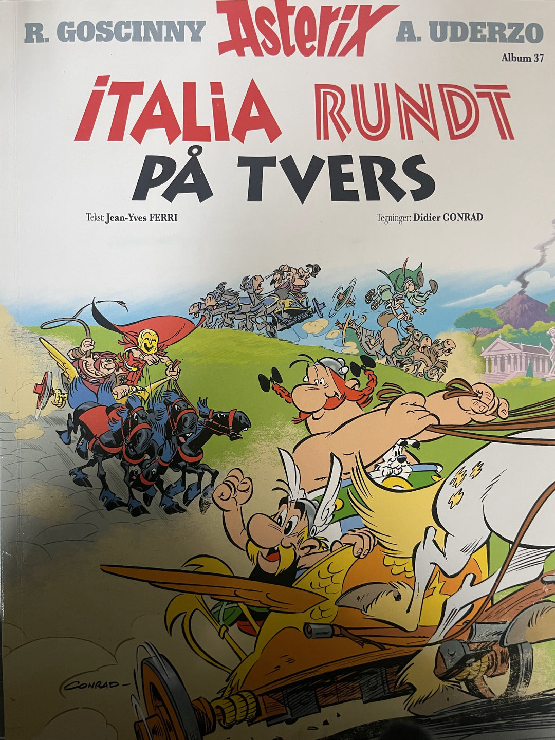 Asterix album nr. 37: Italia rundt på tvers. 2017. Tegneseriealbum.