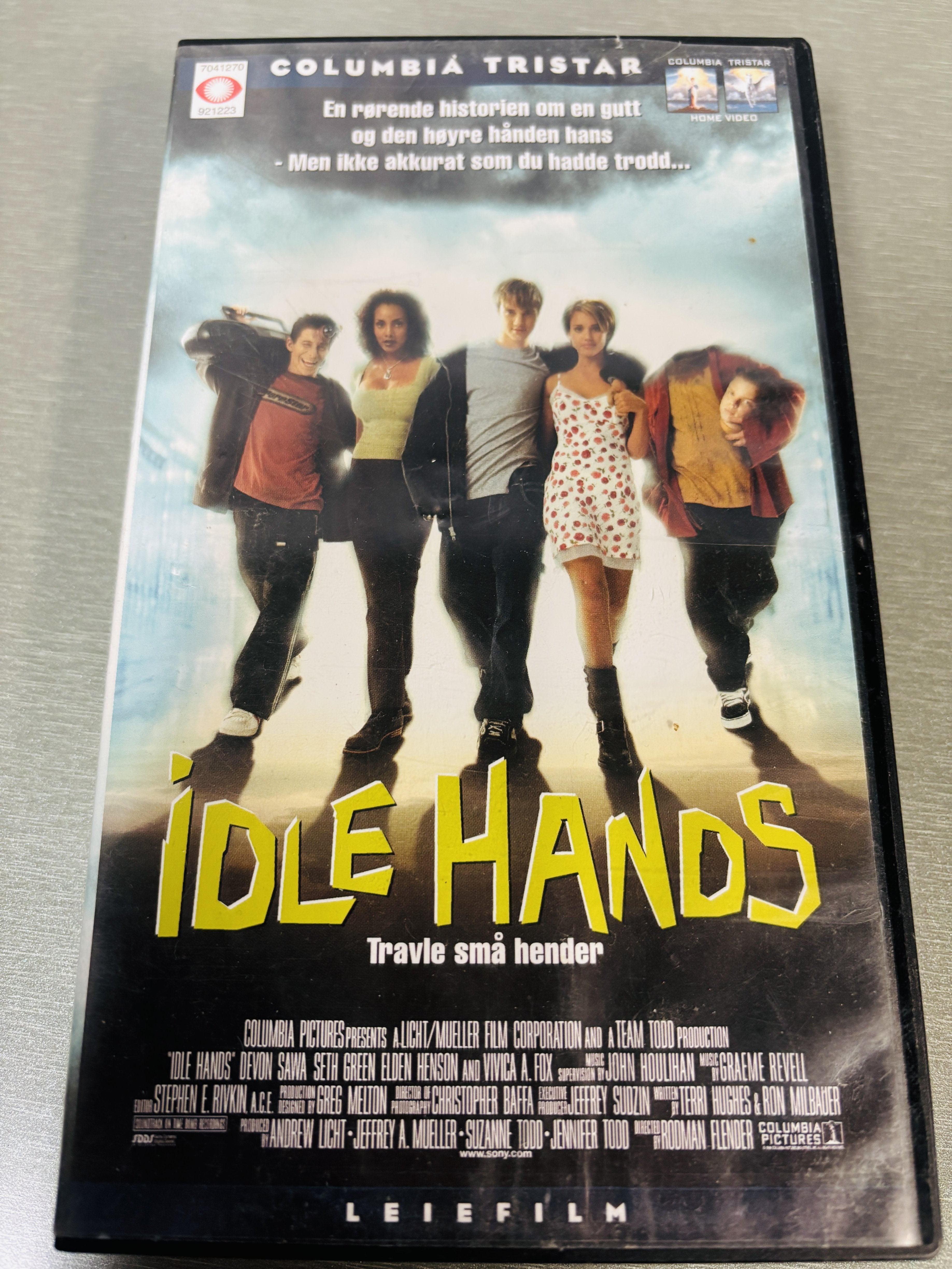 Idle Hands (1999). VHS.