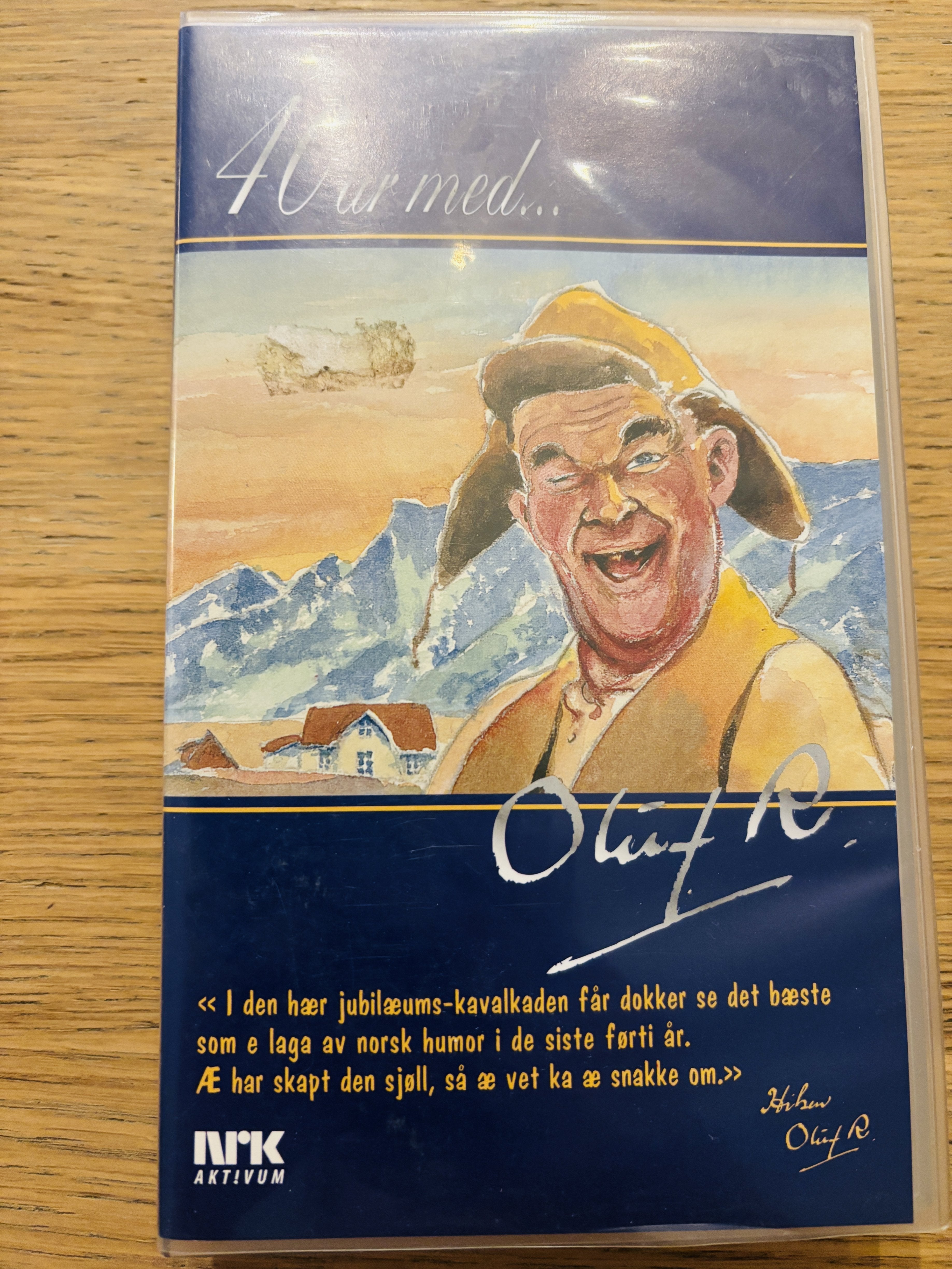 40 år med Oluf (1993). VHS.