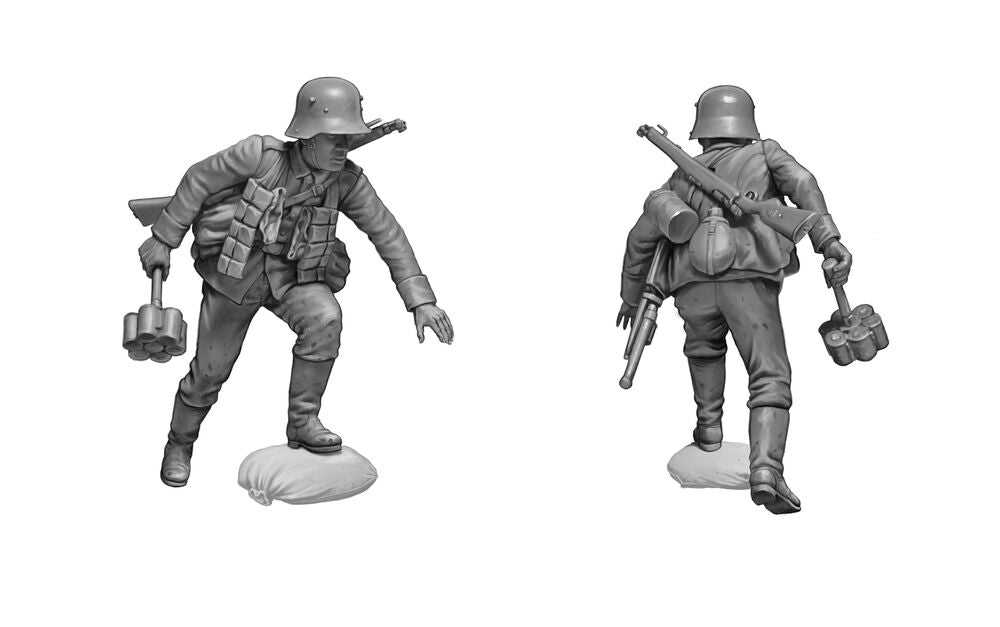 German Infantrymen before the attack. WWI era. Achtung, Panzer!