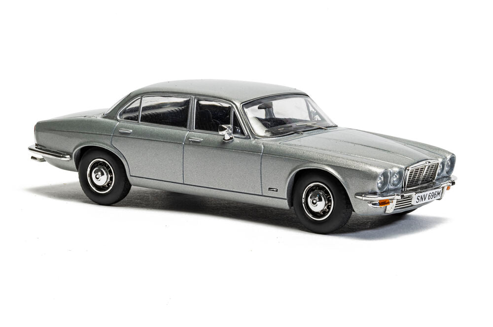 Screen Stars - Ford Capri Mk2 2.0S Diamond White, Jaguar XJ6 Series 2 Silver