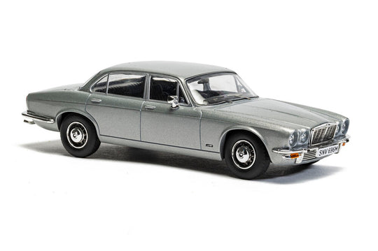 Screen Stars - Ford Capri Mk2 2.0S Diamond White, Jaguar XJ6 Series 2 Silver