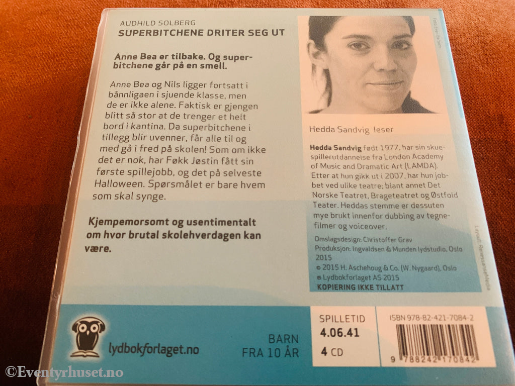 A. Audhild Solberg. Superbitchene driter seg ut. 2015. Lydbok på CD.