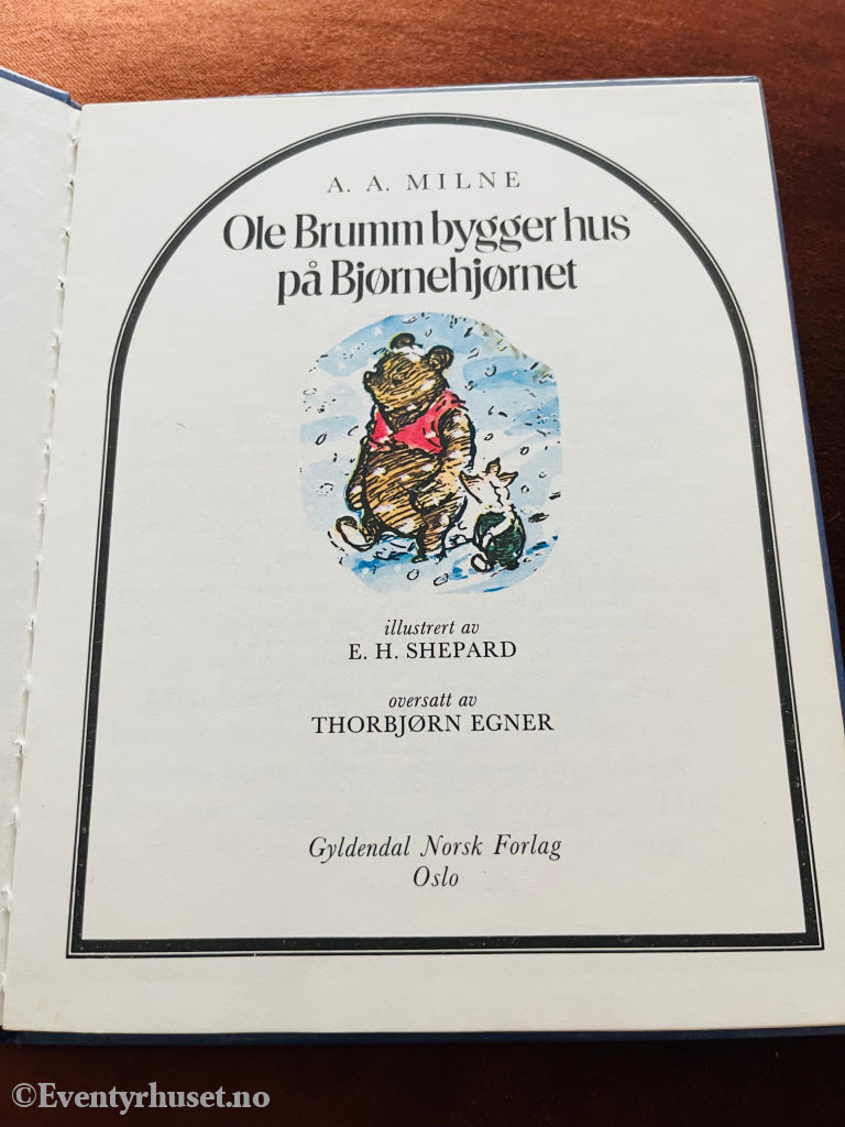 A. Milne. 1926/79. Ole Brumm Bygger Hus På Bjørnehjørnet. Oversatt Av Thorbjørn Egner. Fortelling