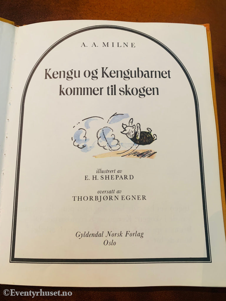 A. Milne. 1928/77. Kengu Og Kengubarnet Kommer Til Skogen. Oversatt Av Thorbjørn Egner. Fortelling