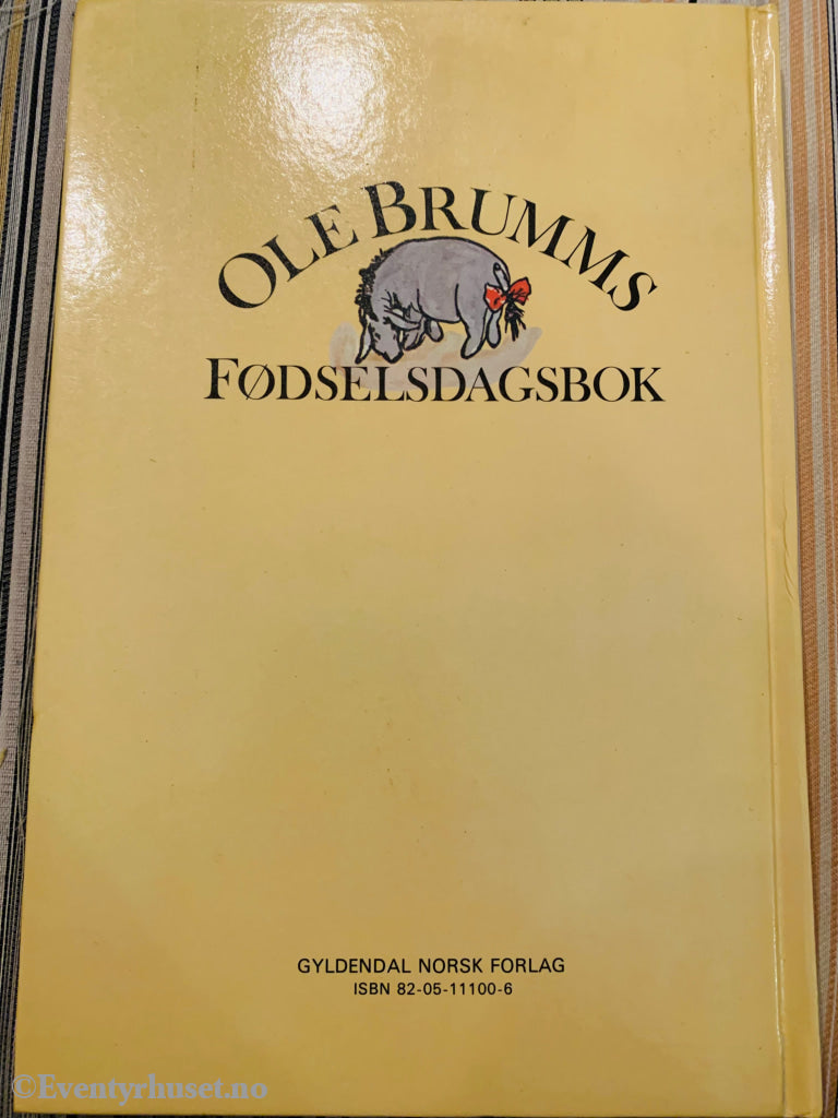 A. Milne. 1978. Ole Brumms Fødselsdagsbok. Oversatt Av Thorbjørn Egner. Fortelling