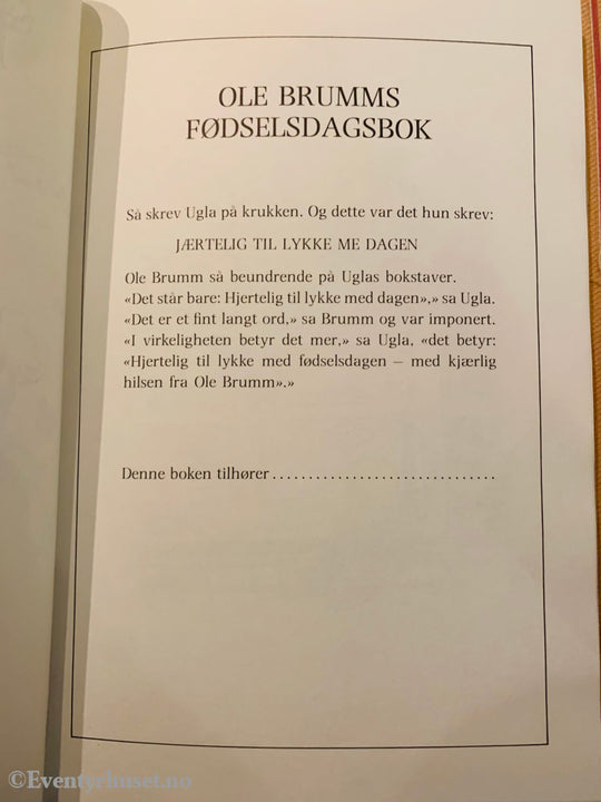 A. Milne. 1978. Ole Brumms Fødselsdagsbok. Oversatt Av Thorbjørn Egner. Fortelling