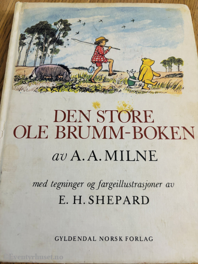 A. A. Milne. Den store Ole Brumm-boken. Bok.