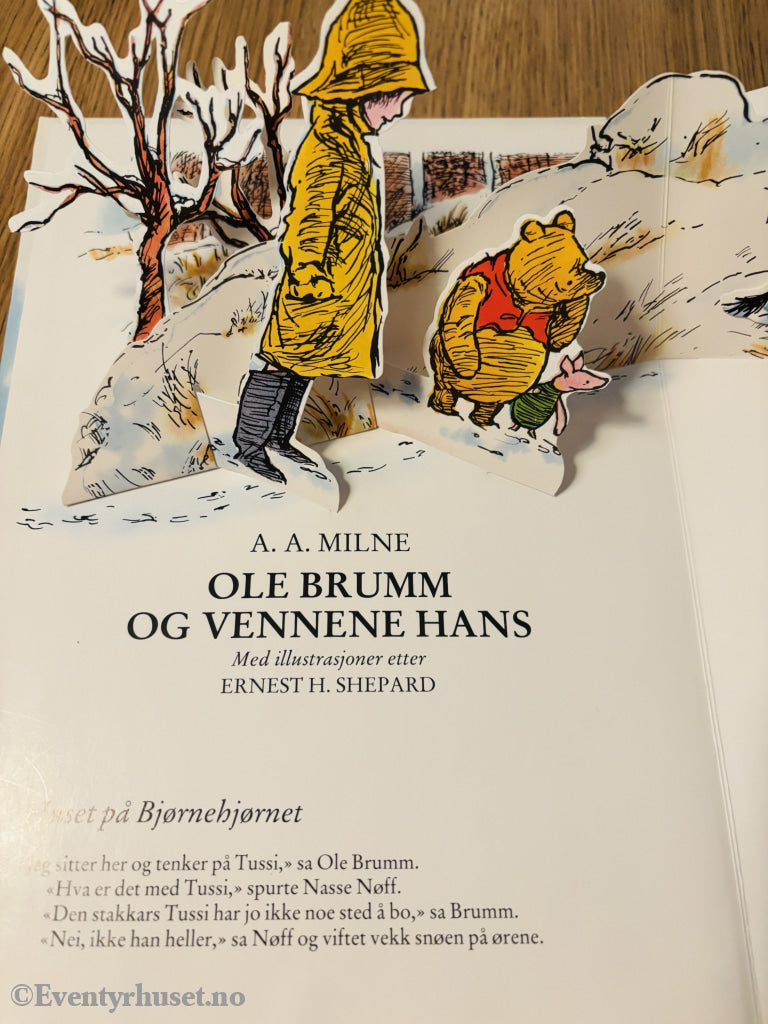 A. A. Milne - Ole Brumm og vennene hans. En sprett-opp-bok. Barnebok.