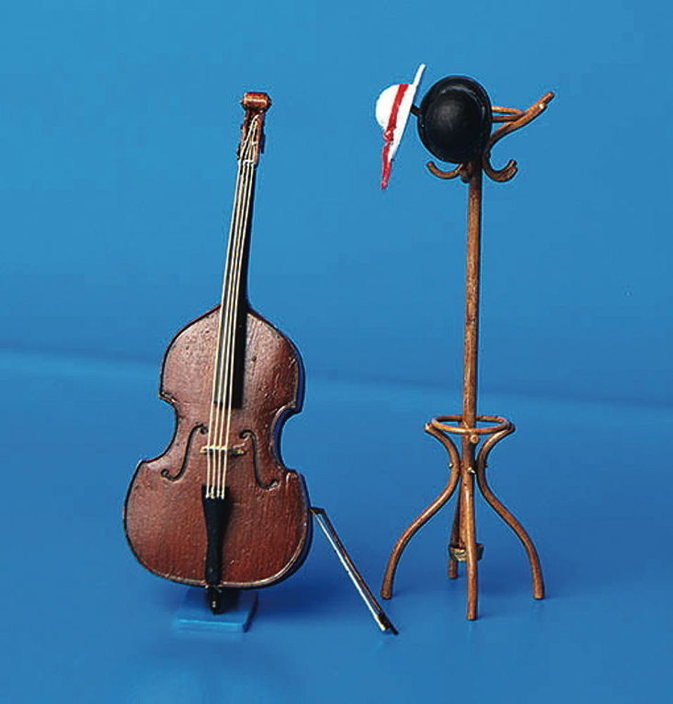 Bass und Kleiderständer