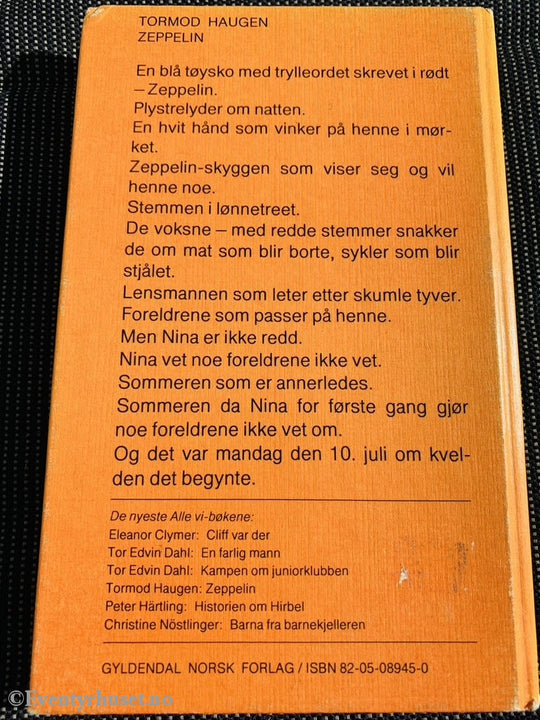 Alle Vi - Bøkene: Tormod Haugen. 1976. Zeppelin. Fortelling