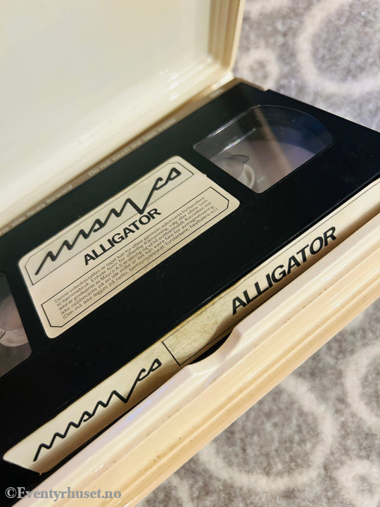 Alligator. Vhs Big Box. Box