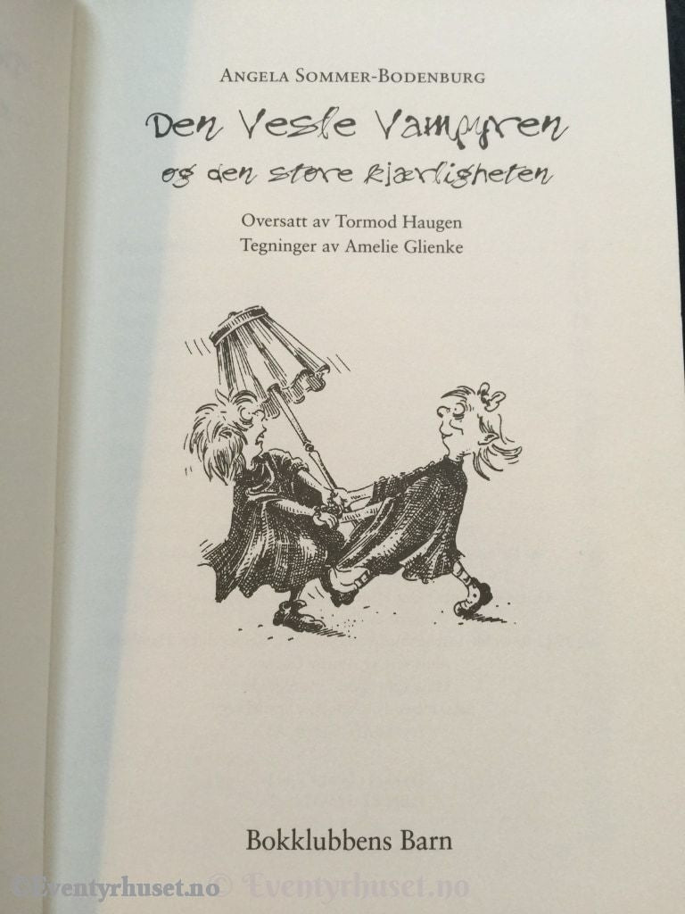 Angela Sommer-Bodenburg. 2001 (1987). Den Vesle Vampyren Og Den Store Kjærligheten. Fortelling