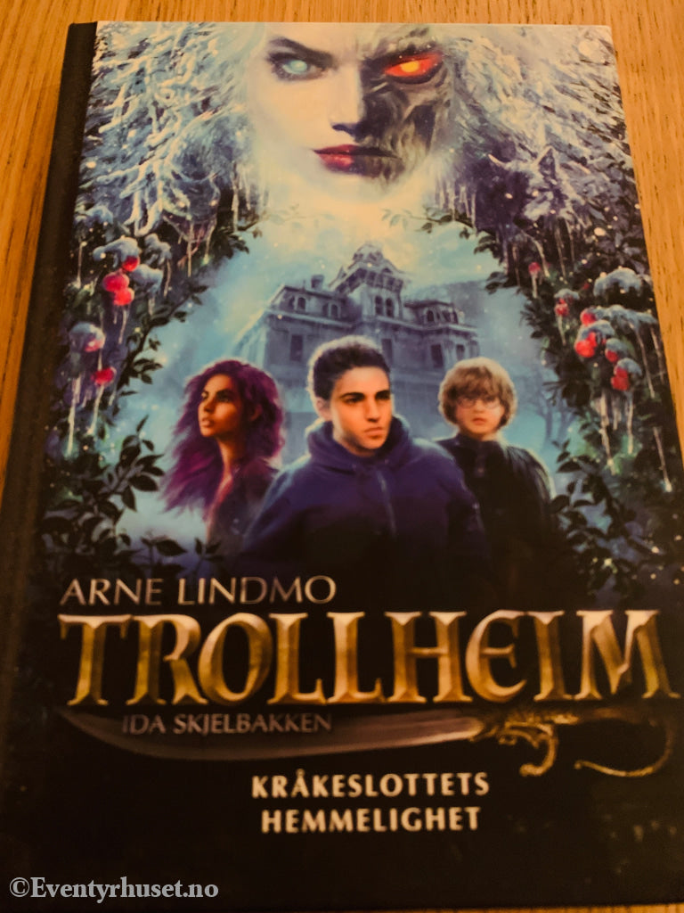Arne Lindmo & Ida Skjelbakken. 2020. Trollheim: Kråkeslottets hemmelighet. Bok.