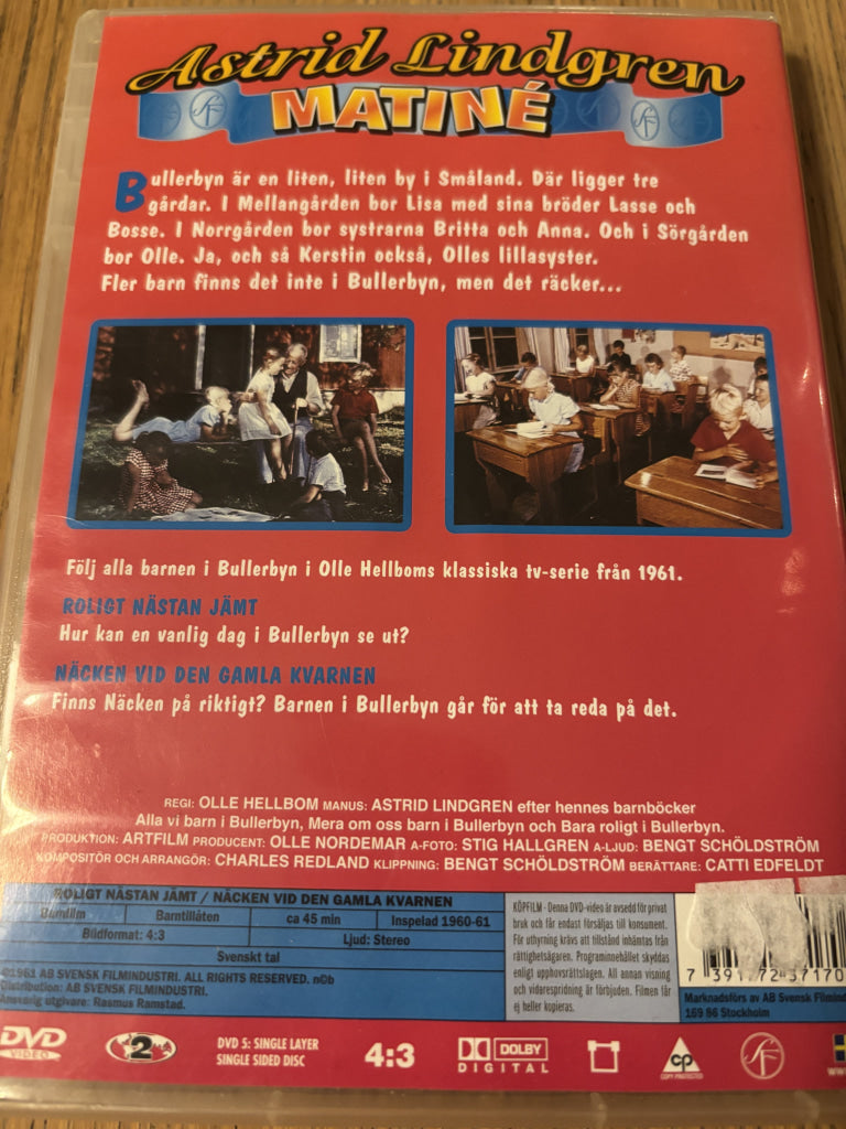 Astrid Lindgren. Bara roligt i Bullerbyn. DVD.