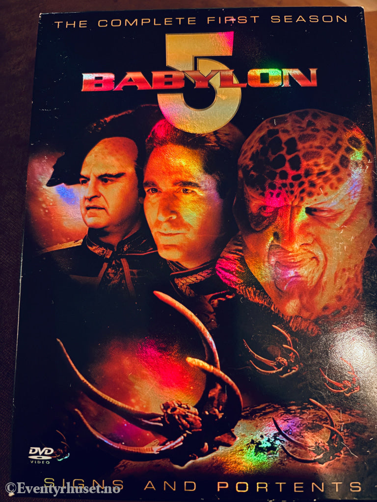 Babylon 5 The Complete First Season Signs and Portents. DVD samleboks.