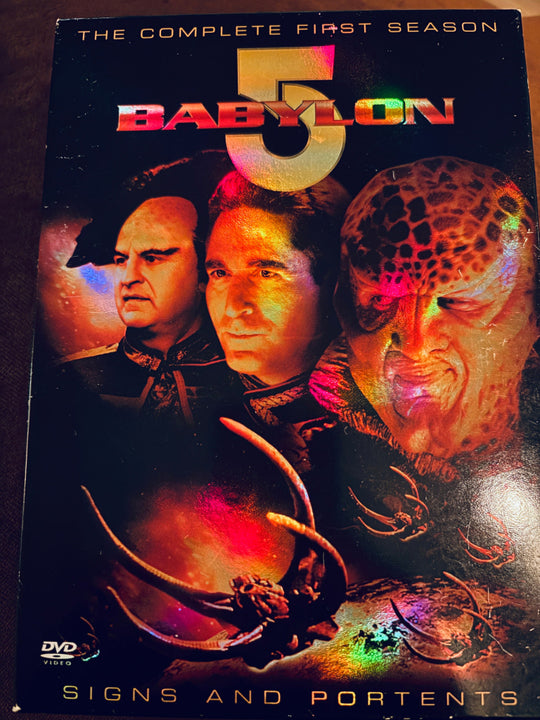 Babylon 5 The Complete First Season Signs and Portents. DVD samleboks.