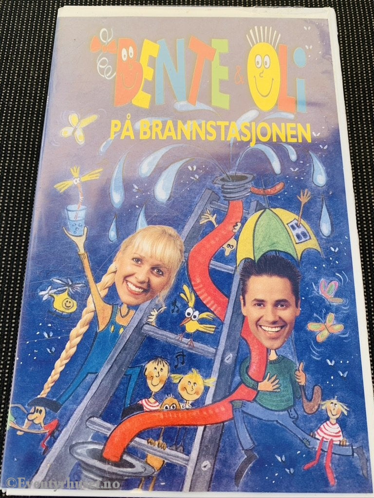 Bente & Oli På Brannstasjonen. Vhs Big Box.