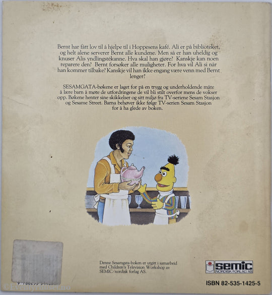 Bernt knuser en tekanne. Hefte.