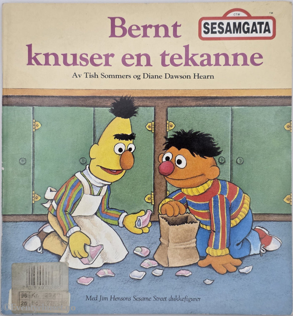 Bernt knuser en tekanne. Hefte.
