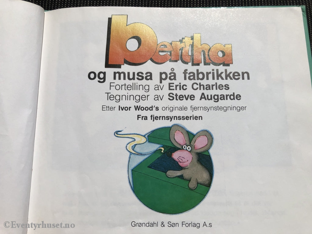 Bertha Og Musa På Fabrikken. 1987. Fortelling