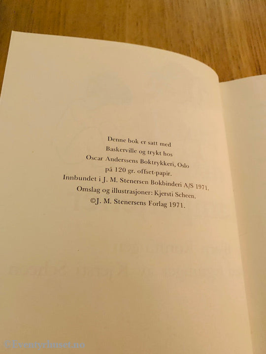 Bjørn Rønningen. 1971. Titten Bastian Og Lotus Lampetjener. Fortelling
