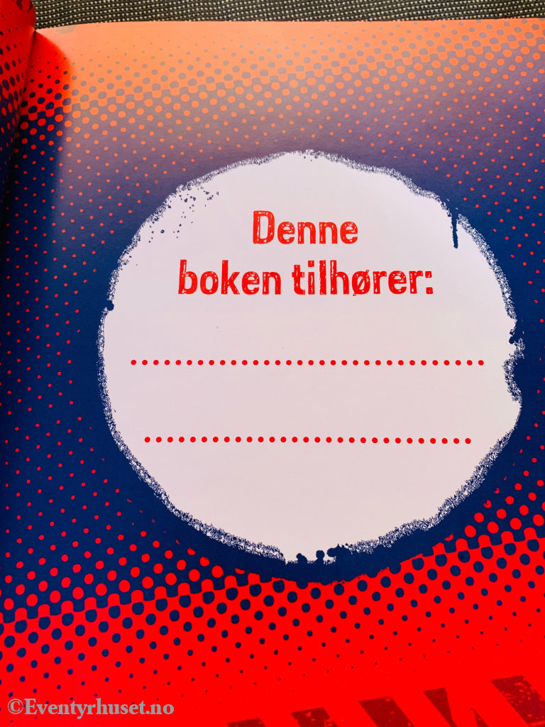 Brannmann Sam redder dagen. Historier og oppgaver. Bok. Fortelling