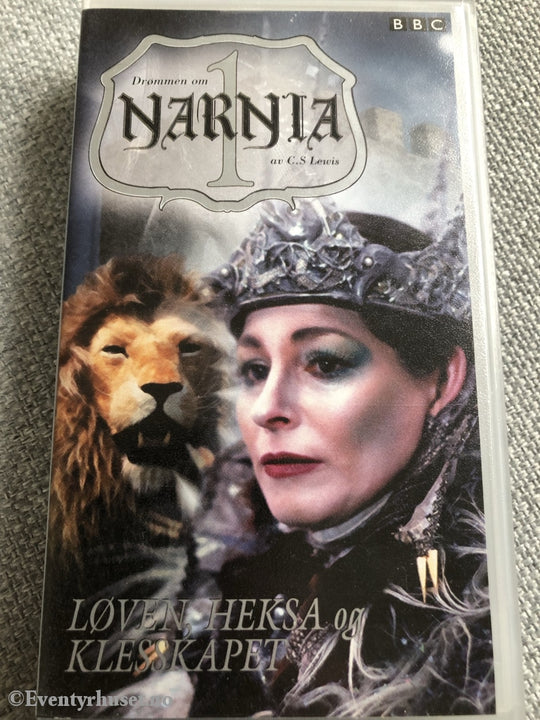 C. S. Lewis. 1988. Drømmen Om Narnia. Del 1. Løven Heksa Og Klesskapet. Vhs. Vhs