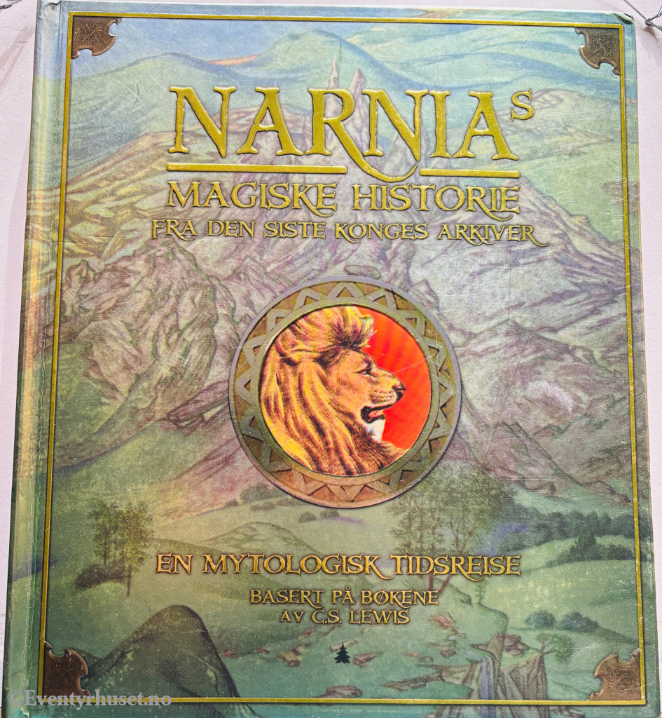 C.S. Lewis (basert på). Narnias magiske historie – Fra den siste konges arkiver. 2005. Barnebok.