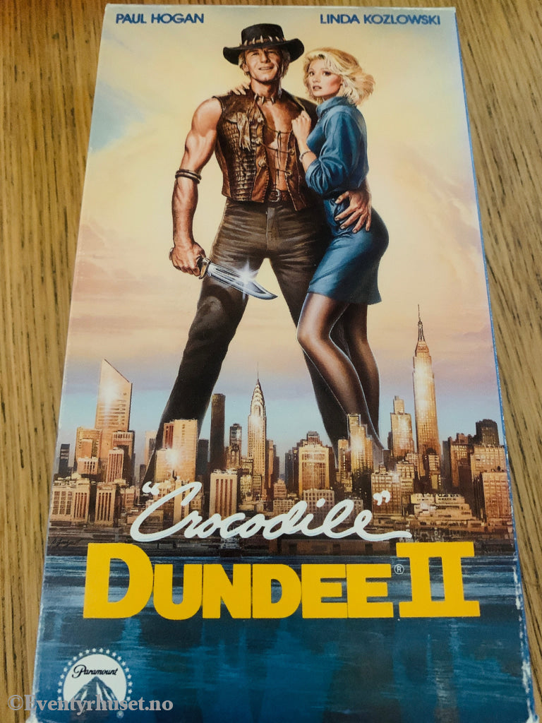 Crocodile Dundee II (1988). VHS slipcase.