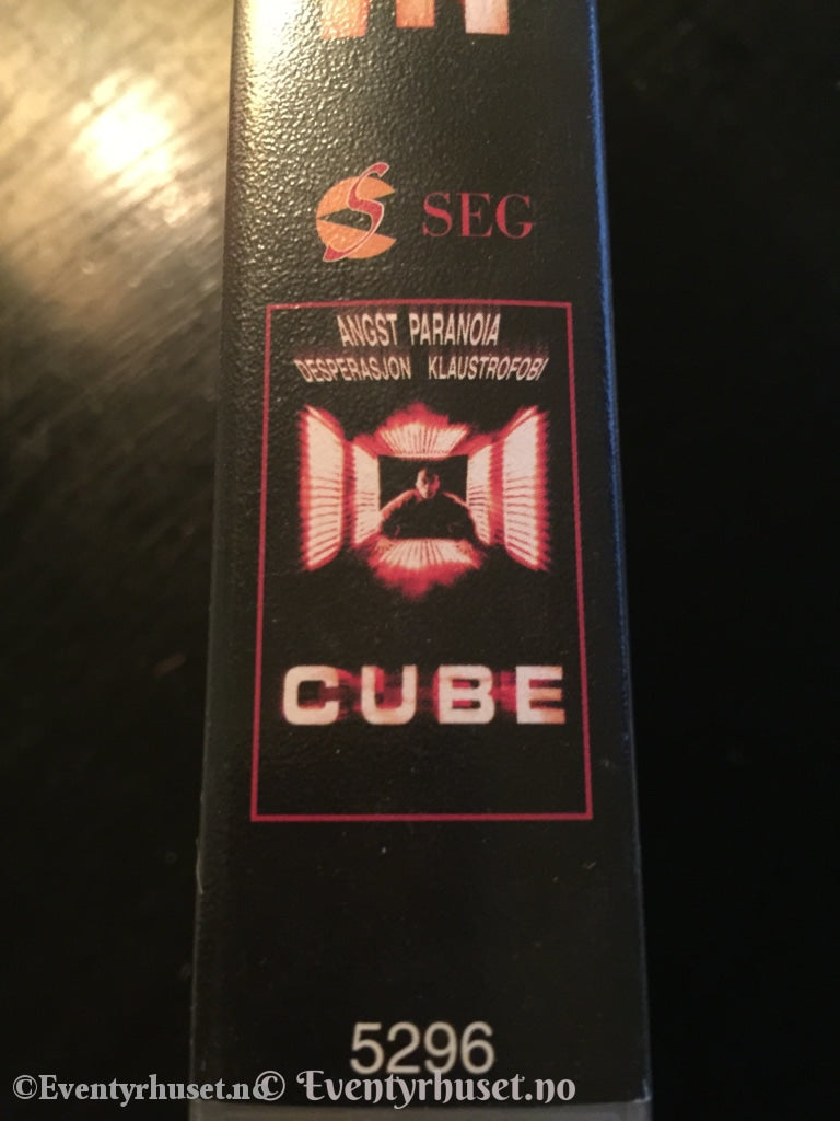 Cube. 1997. Vhs. Vhs