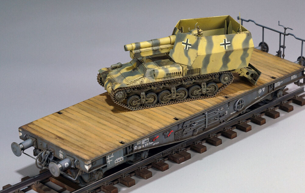 15 cm sFH 13/1 (Sf)auf Gw Lrs.(f )Sd.Kfz.135/1 with German 50 Ton Type SSy45 Flatcar Schwerer Platformwagen [3 in 1]