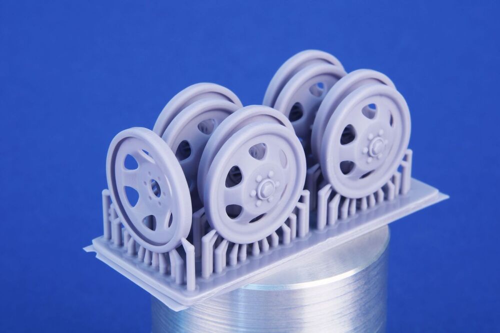 Raupenschlepper Ost RSO Road Wheels for Miniart