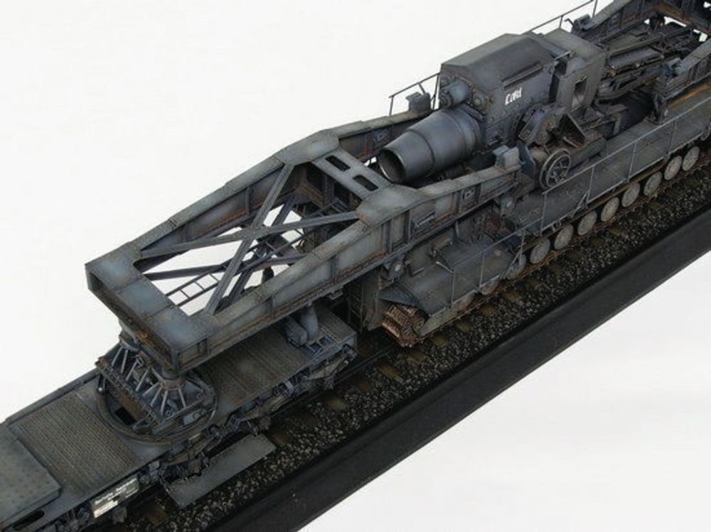 Mörser Karl Gerät 040/041 auf Eisenbahn-Transport-Trailer