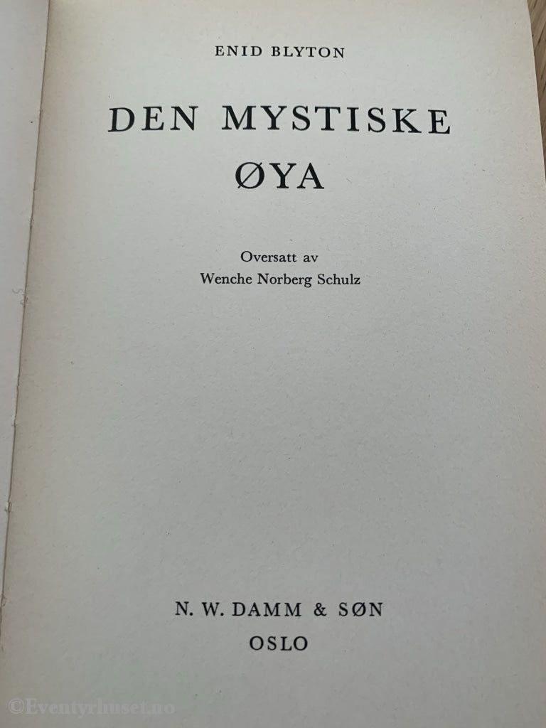 Damms Mysterieserie: Enid Blyton. 1972. Den Mystiske Øya. Fortelling
