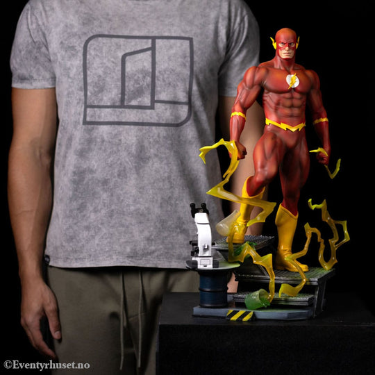 DC Comics Legacy Replica Statue 1/4 Flash 54 cm Collectibles