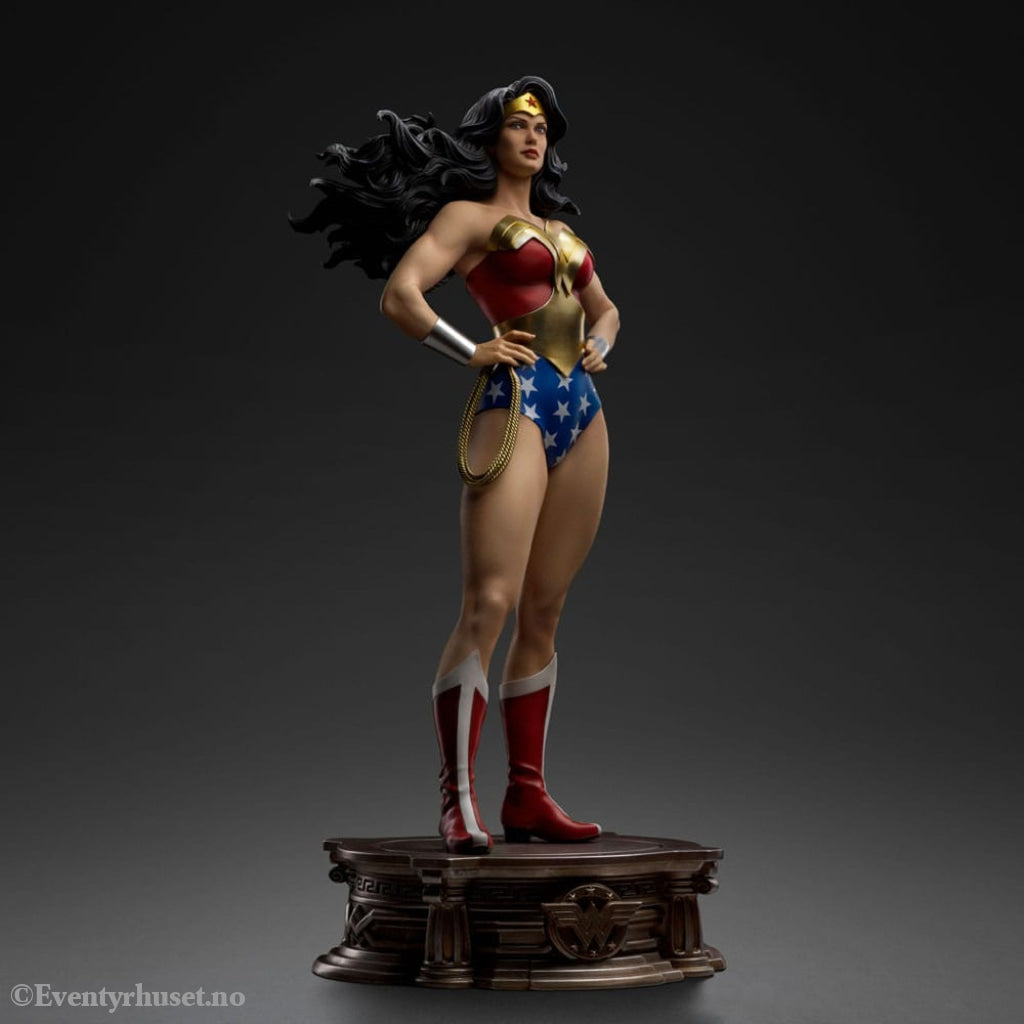 DC Comics Legacy Replica Statue 1/4 Wonder Woman 56 cm Collectibles