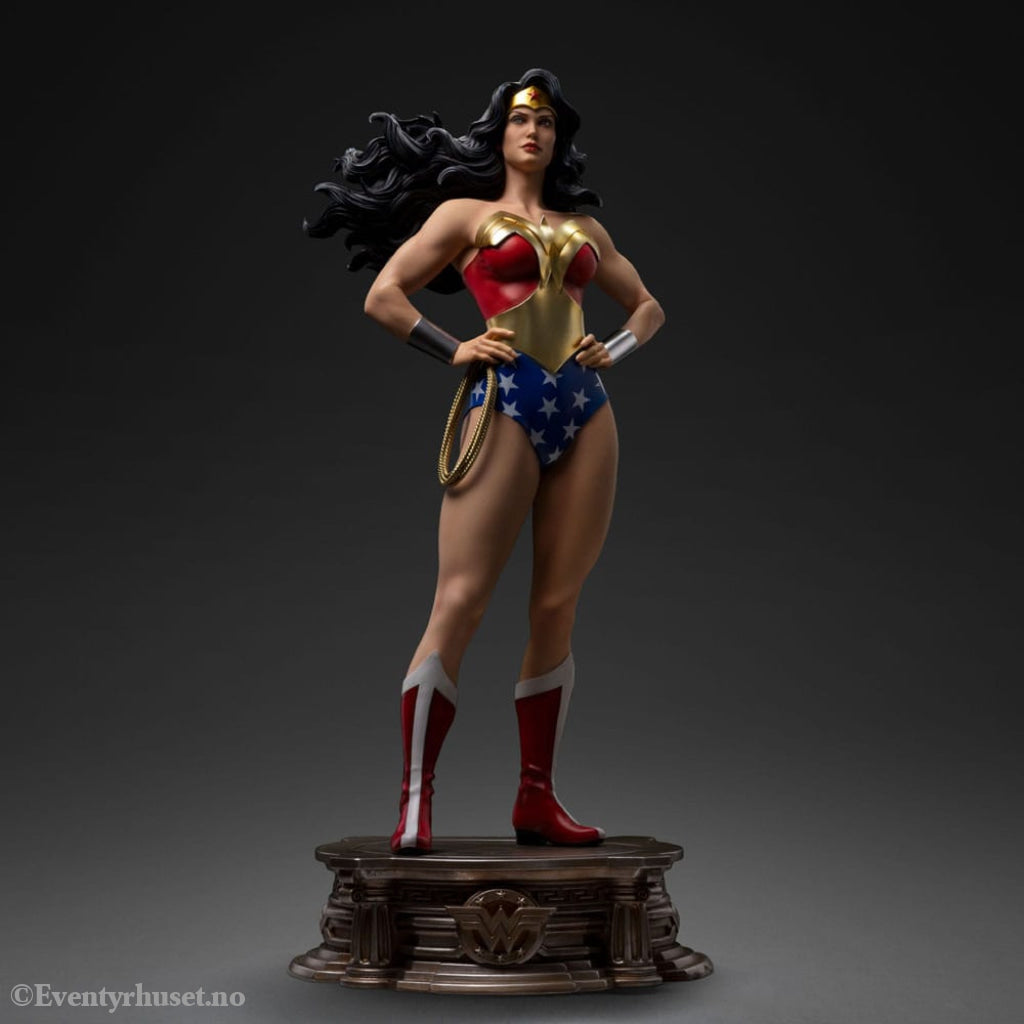 DC Comics Legacy Replica Statue 1/4 Wonder Woman 56 cm Collectibles