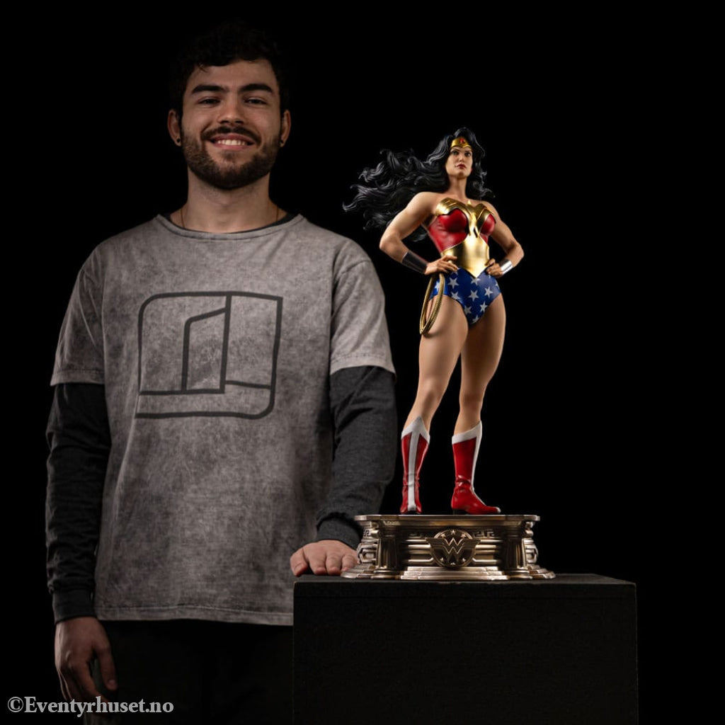 DC Comics Legacy Replica Statue 1/4 Wonder Woman 56 cm Collectibles