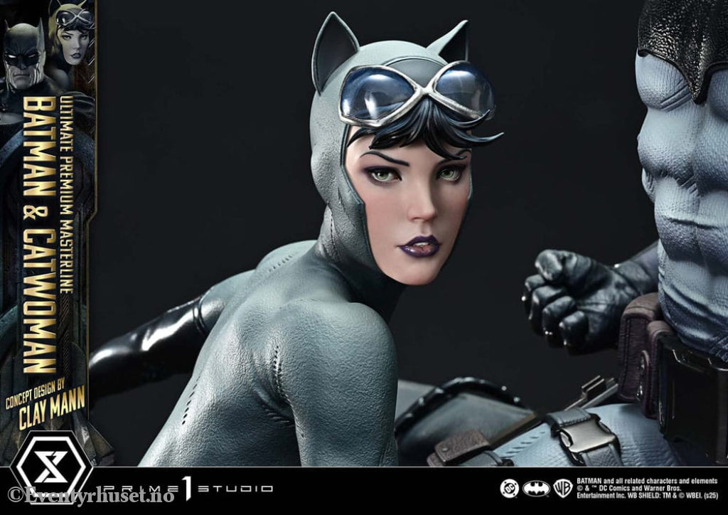 DC Comics Ultimate Premium Masterline Series Statue 1/4 Batman & Catwoman (Concept Design by Clay Mann) 56 cm