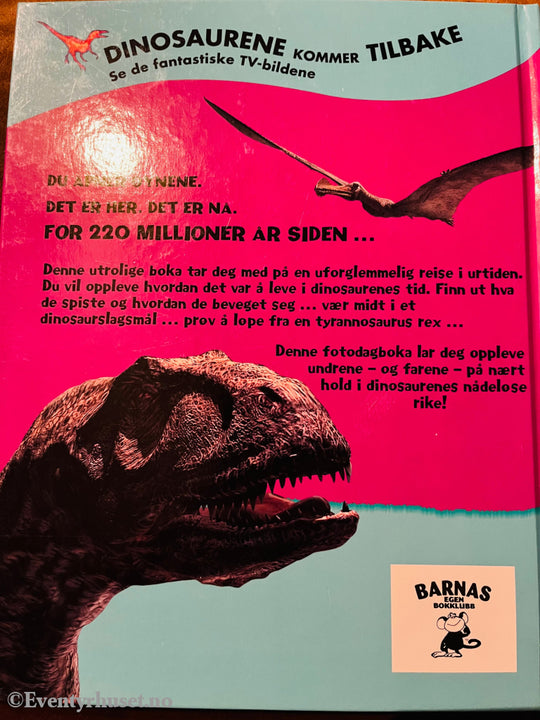 Dinosaurene Kommer Tilbake. 1999/00. Fortelling