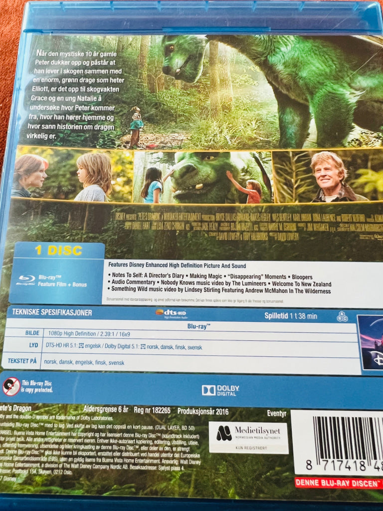 Disney Blu-Ray. Peter & Dragen. Blu-Ray Disc