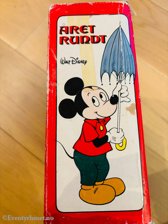Disney’s Året Rundt - 365 fortellinger fra Walt Disney’s Eventyrverden. Samleboks 4 store eventyrbøker Eventyrbok