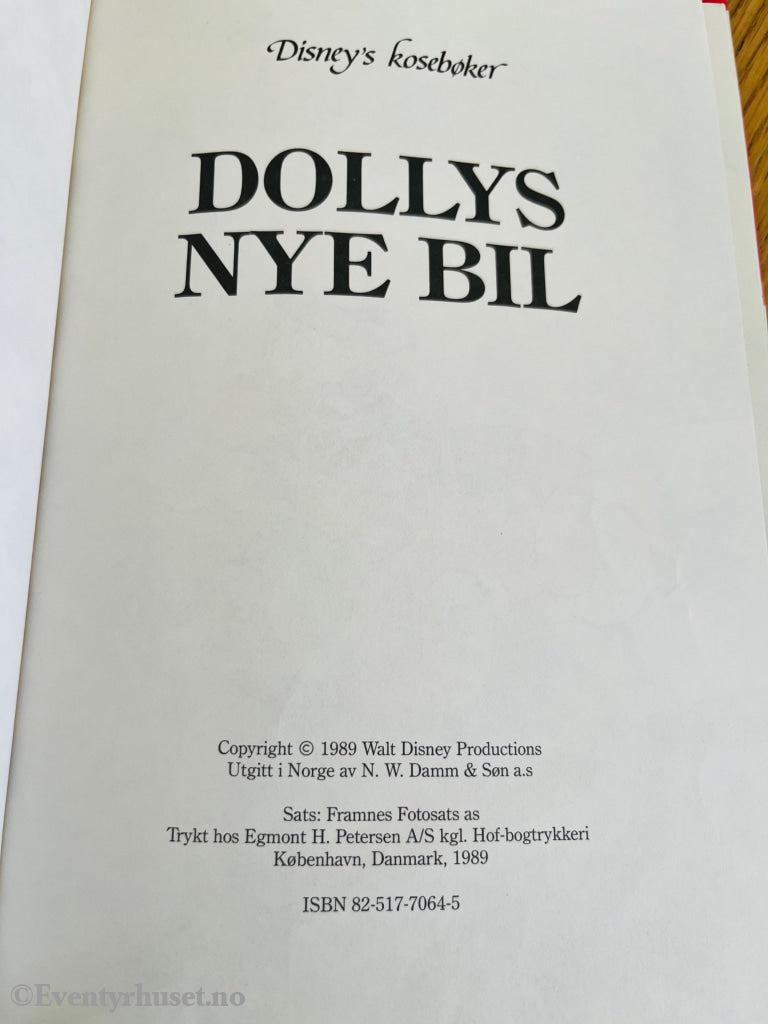 Disney’s Kosebøker: Dollys Nye Bil. 1989. Fortelling