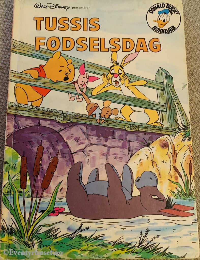 Donald Ducks Bokklubb. 1983. Tussis Fødselsdag. Fortelling