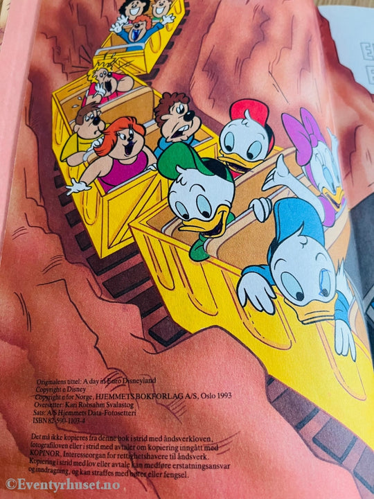 Donald Ducks Bokklubb. 1993. En Dag I Euro Disneyland. Fortelling
