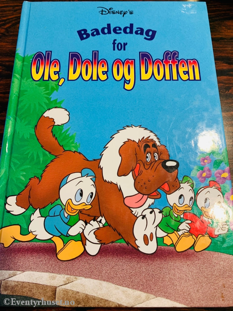 Donald Ducks Bokklubb. 1997. Badedag For Ole Dole Doffen. Fortelling